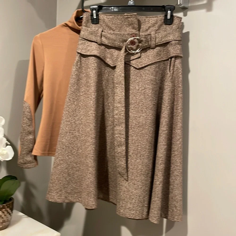 GORGEOUS SET Skirt and Top - Picture 3 of 16